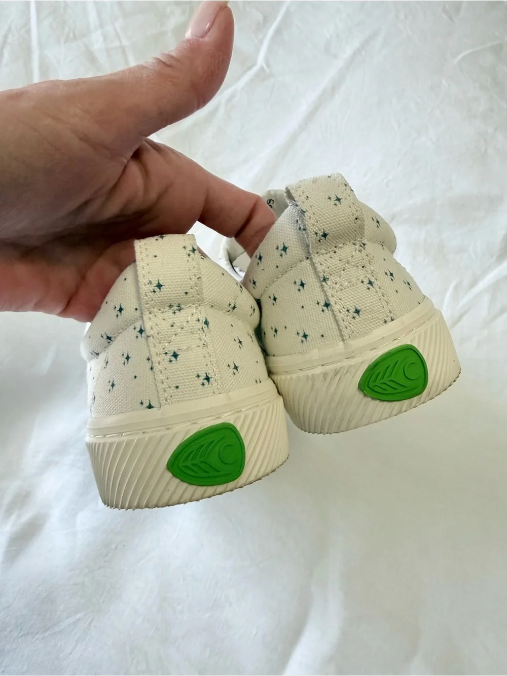 Cariuma | Women’s 8 | Marie Kondo OCA Low Off White Blue Star Sneakers | EUC
